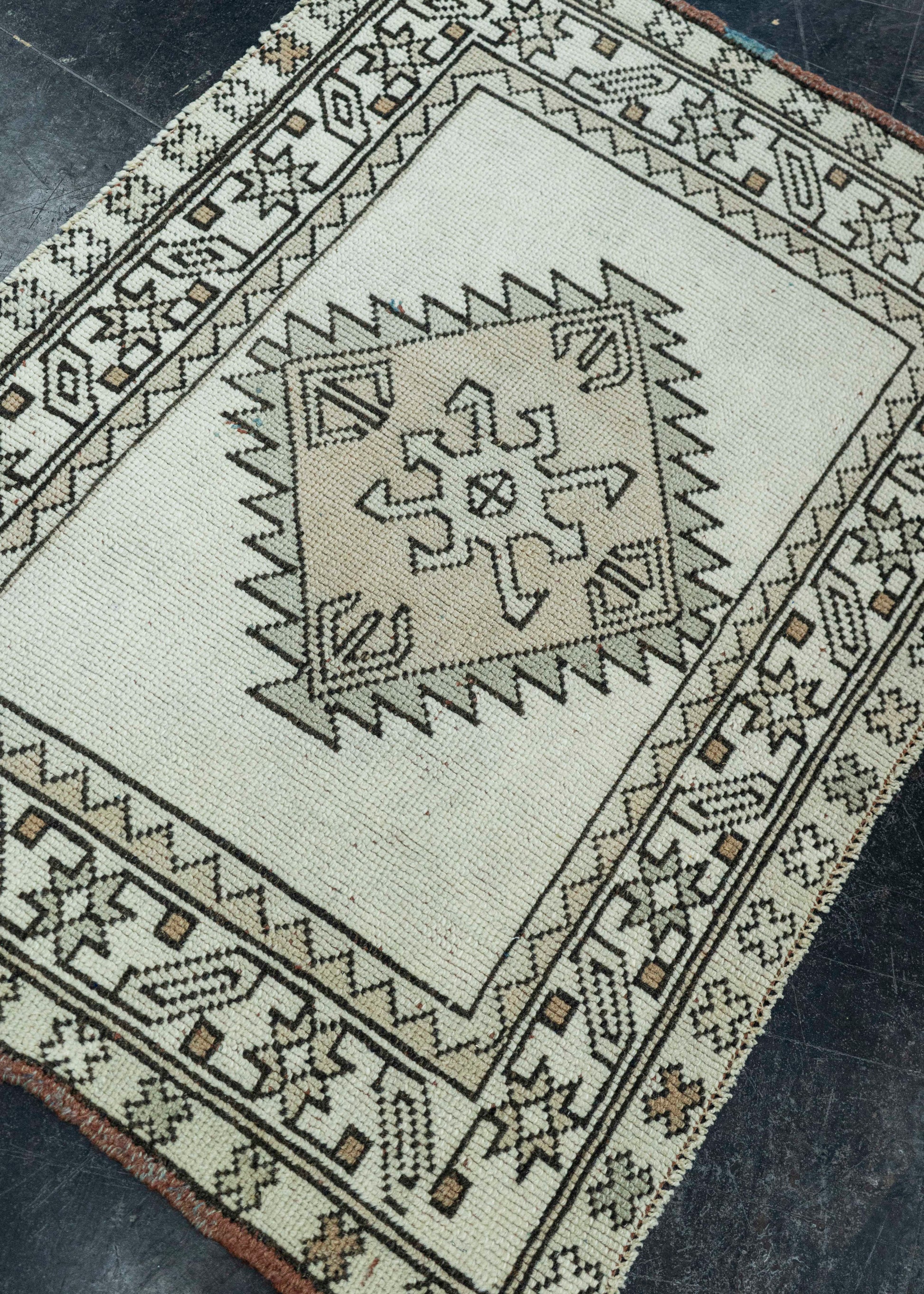 Turkish Vintage Rug  2'6" x 3'5" #20672