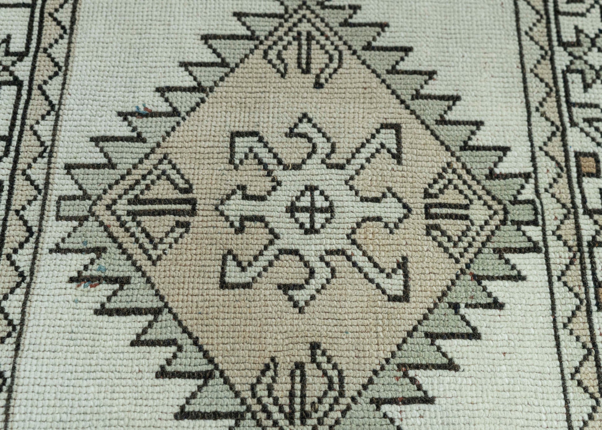 Turkish Vintage Rug  2'6" x 3'5" #20672