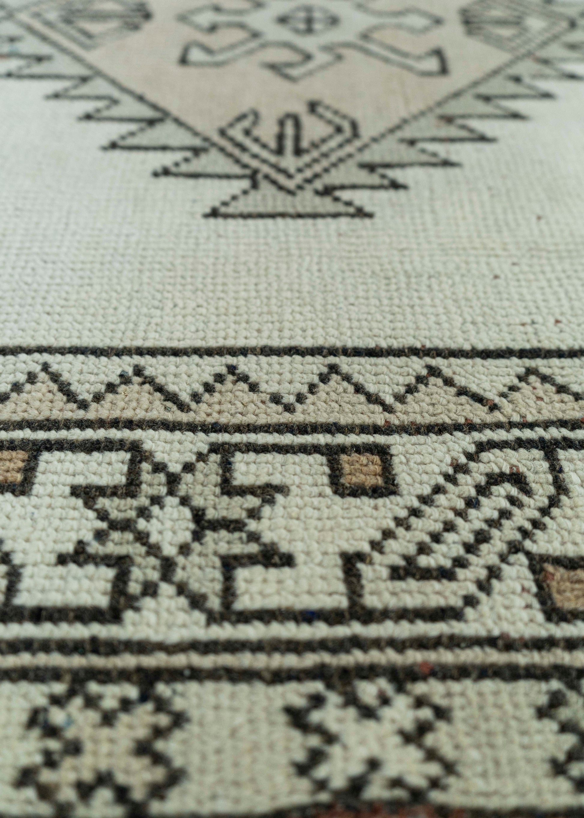 Turkish Vintage Rug  2'6" x 3'5" #20672