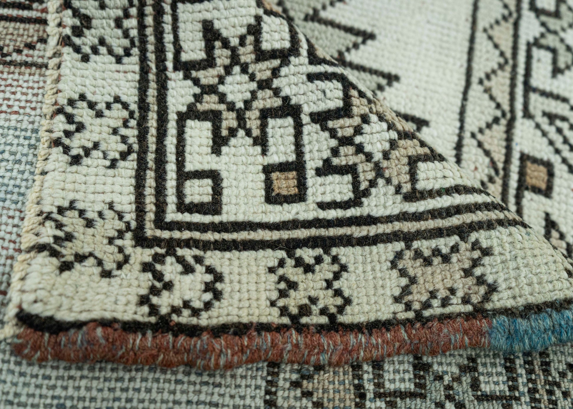 Turkish Vintage Rug  2'6" x 3'5" #20672
