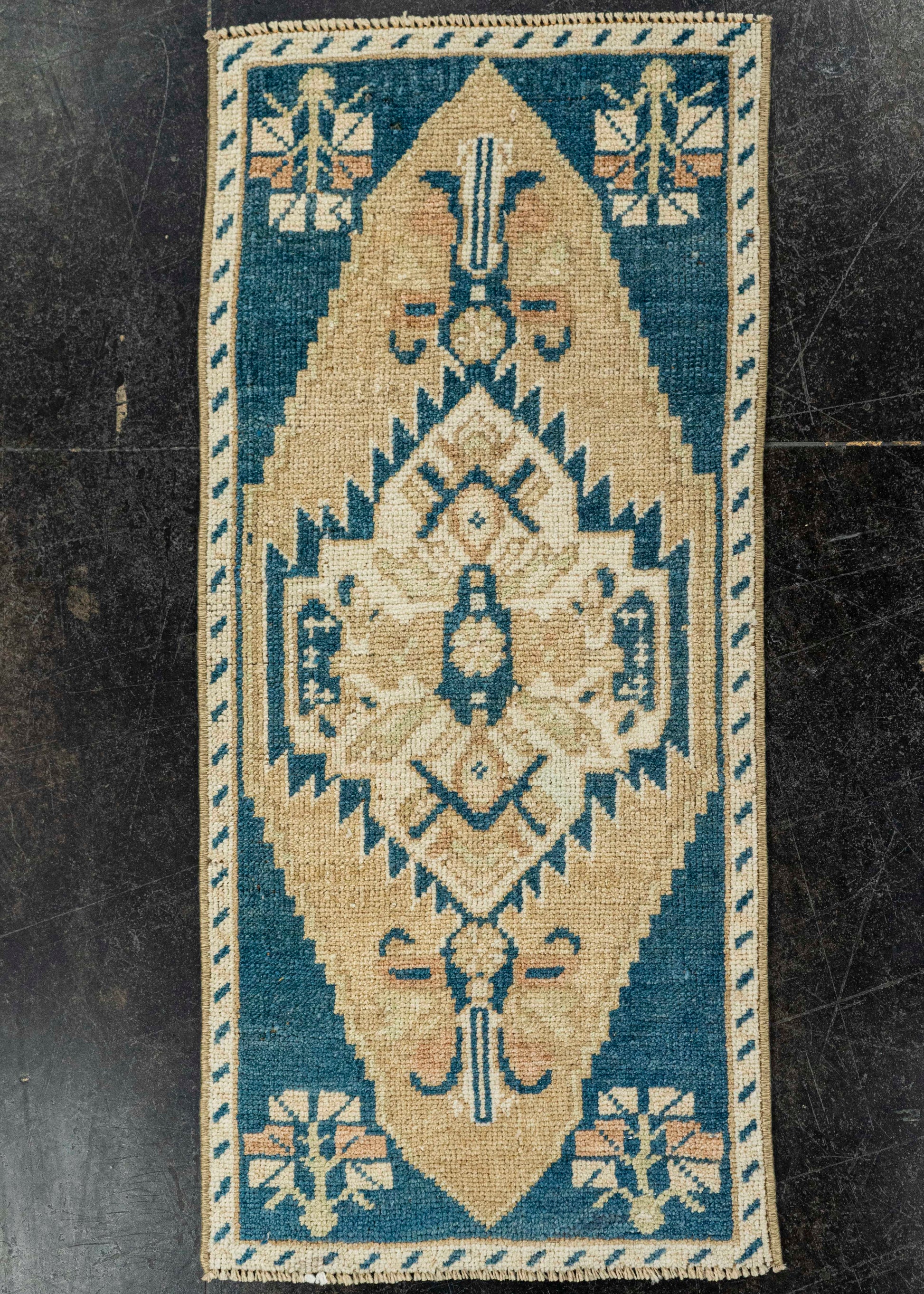 Turkish Yastik Rug  1'3" x  2'10" #22571