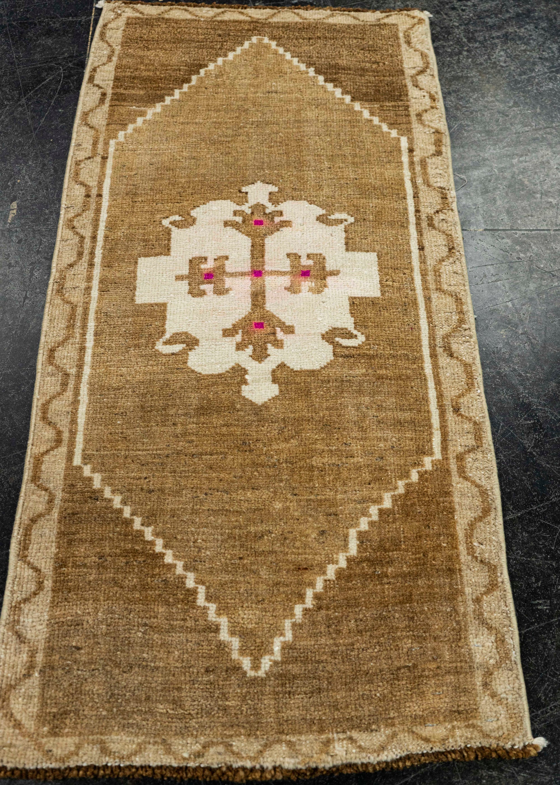 Turkish Yastik Rug  1'7" x  3'3" #22589