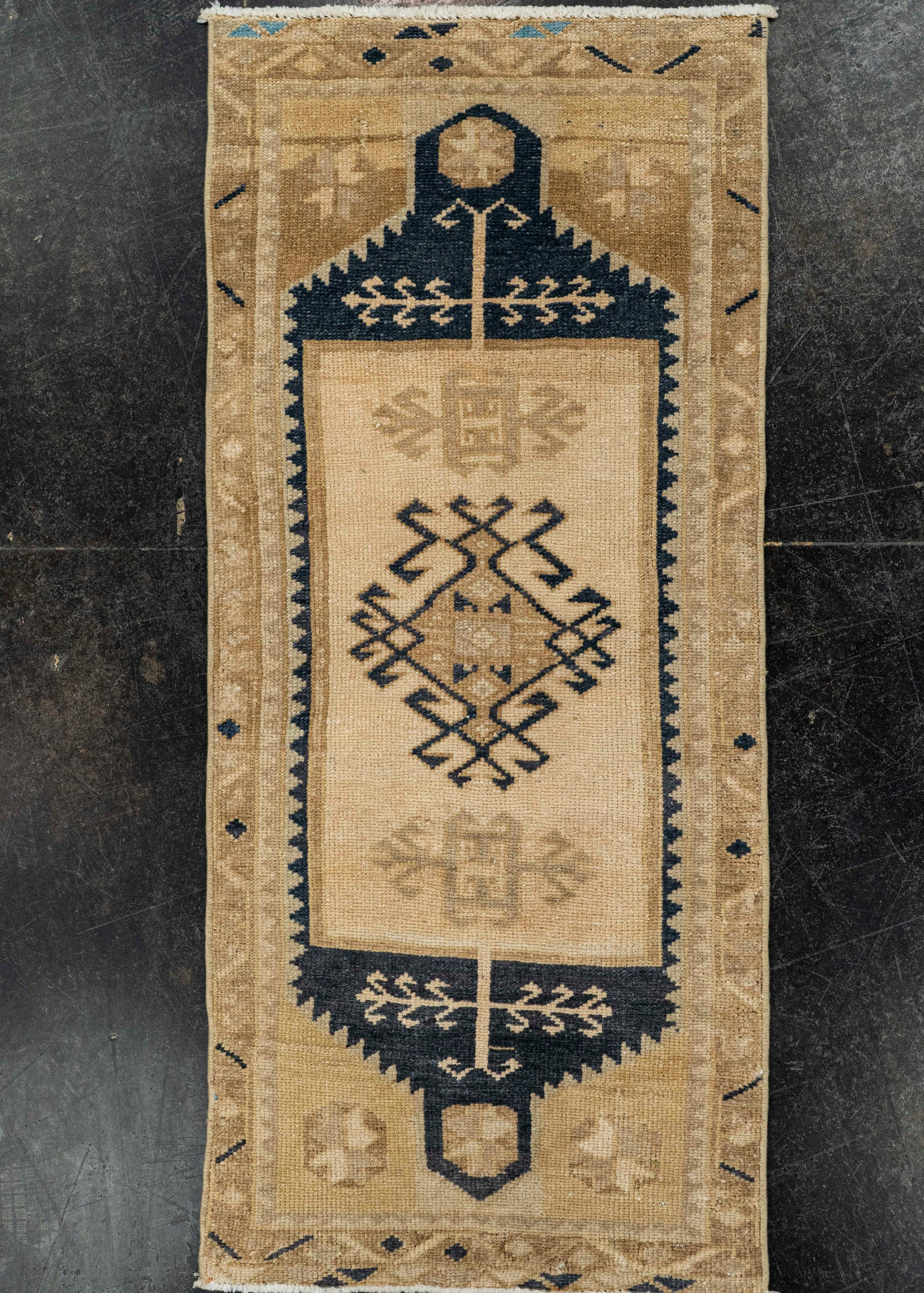 Turkish Yastik Rug  1'7" x  3'8" #22605