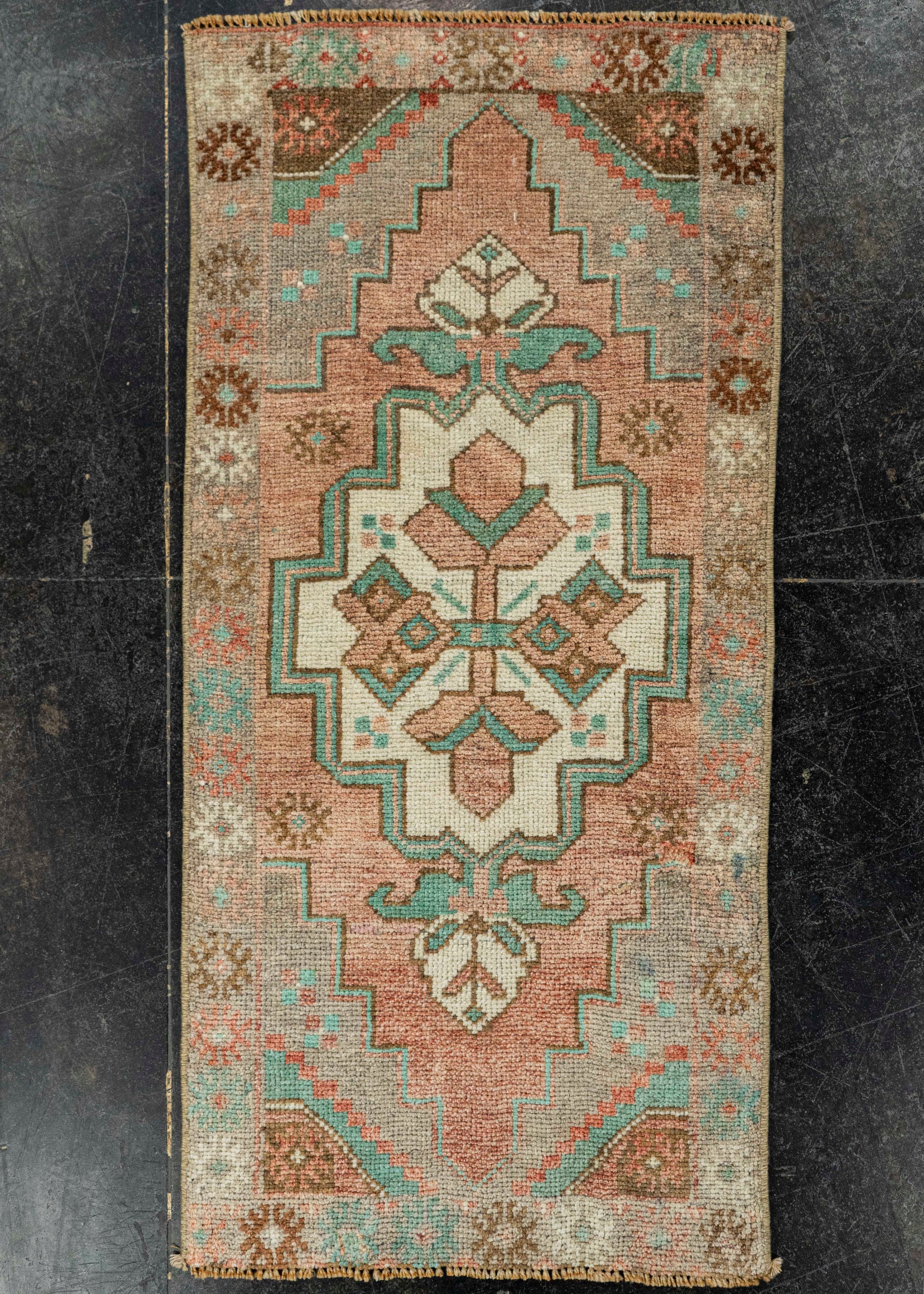 Turkish Yastik Rug  1'6" x  3'2" #22660
