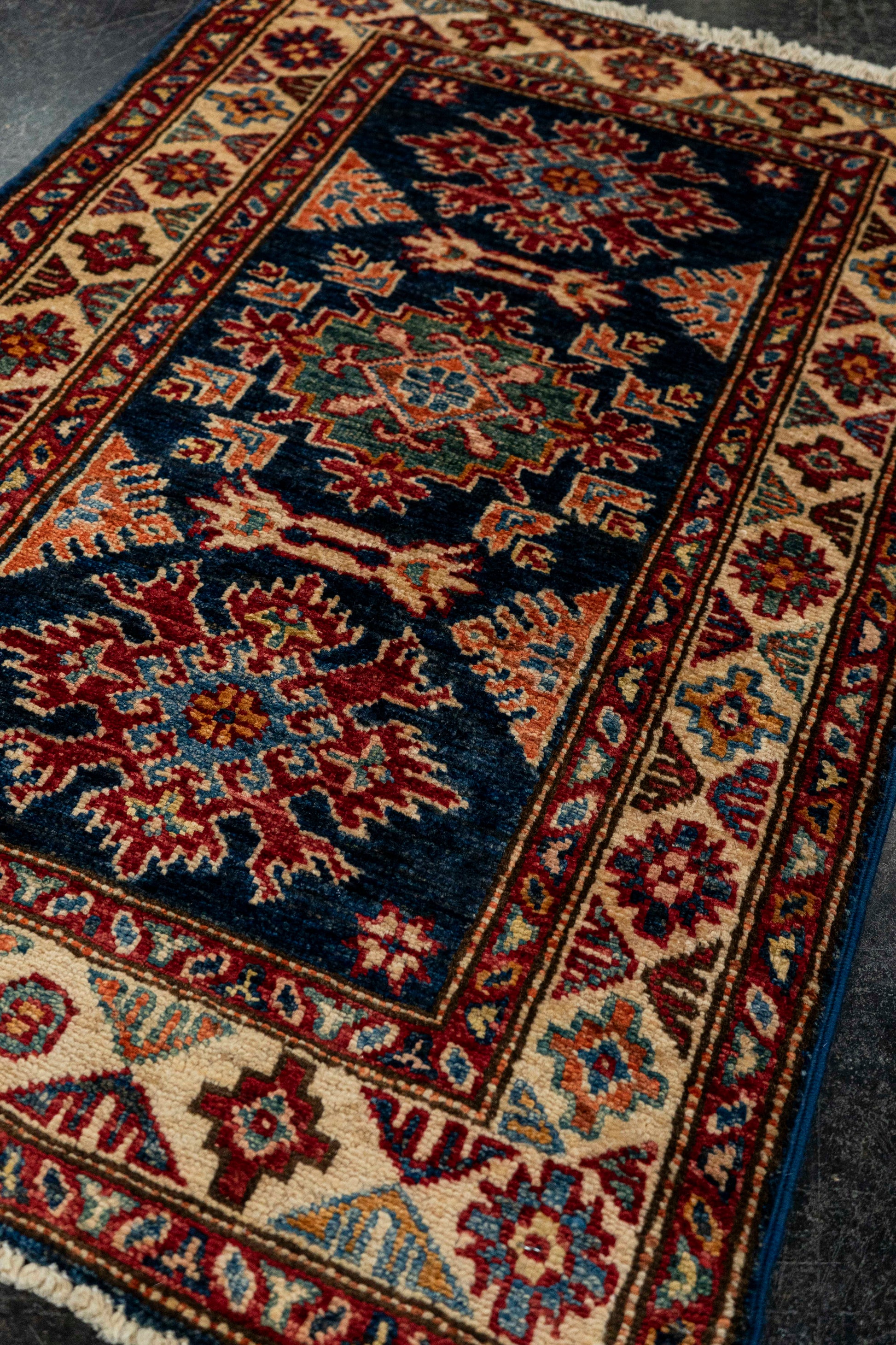 Oriental Handmade Rug  2'2" x 3'3" #22887