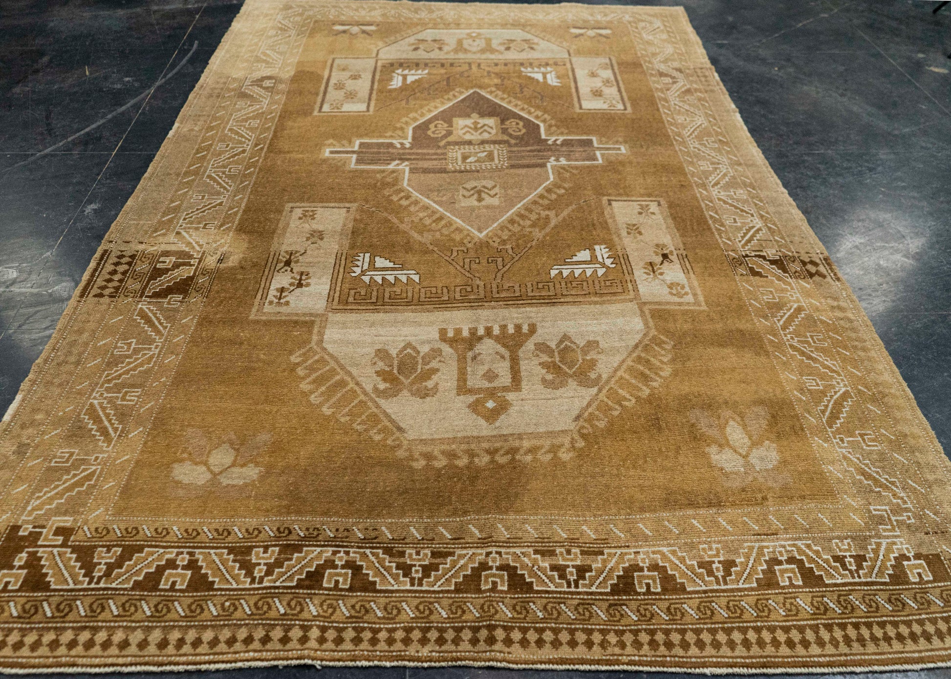 Turkish Vintage Rug  6'1" x 10'11" #21300