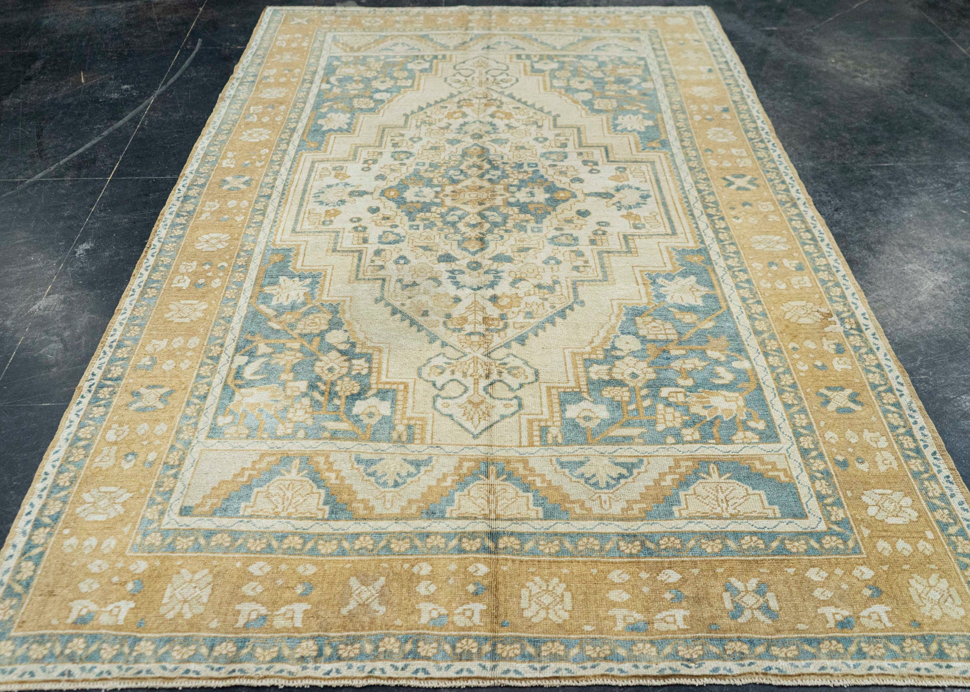 Turkish Vintage Rug  5'7" x 9'4" #21124