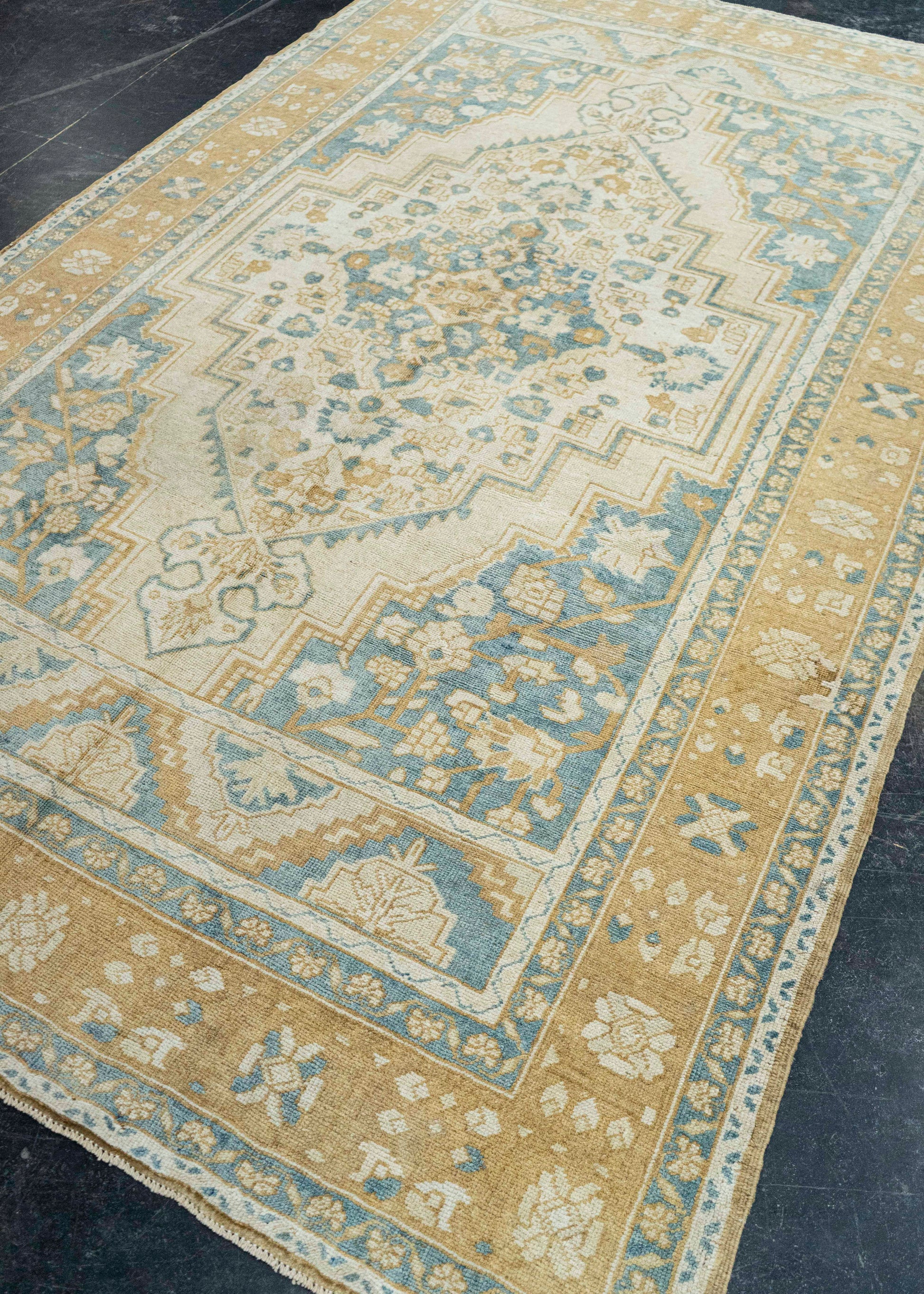 Turkish Vintage Rug  5'7" x 9'4" #21124
