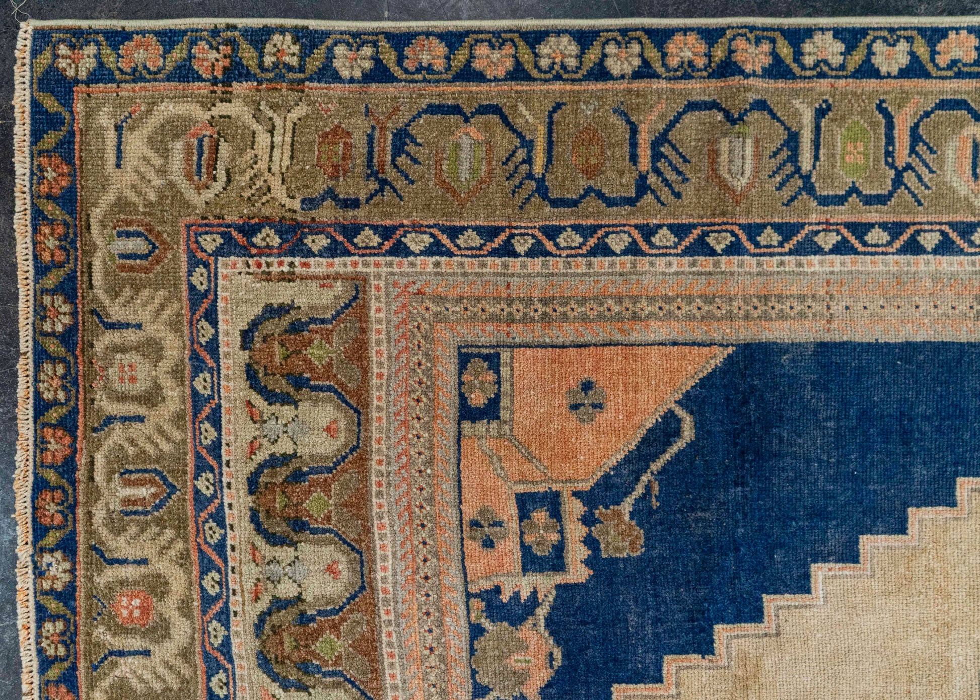 Turkish Vintage Rug  5'6" x 9'2" #21000