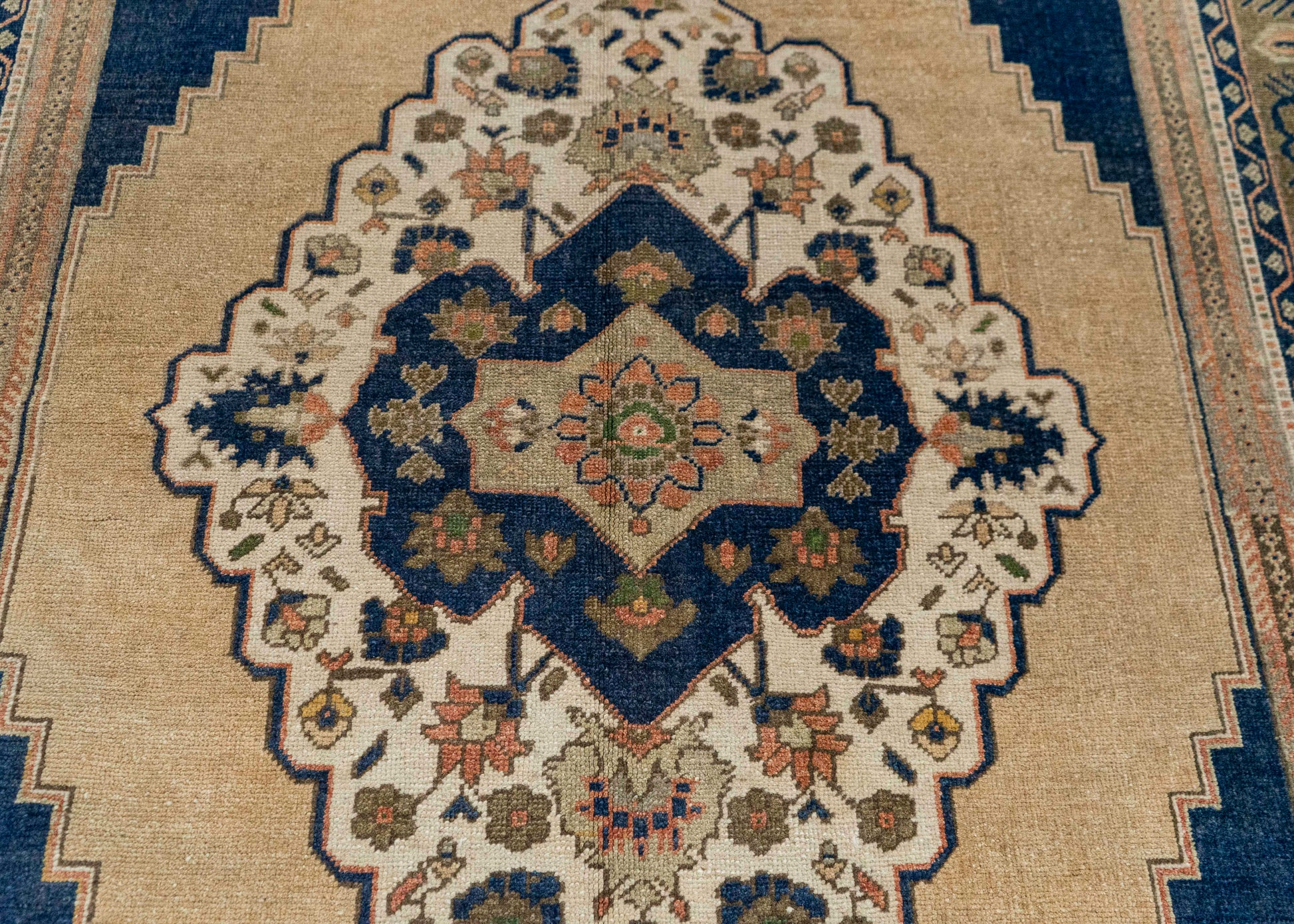 Turkish Vintage Rug  5'6" x 9'2" #21000
