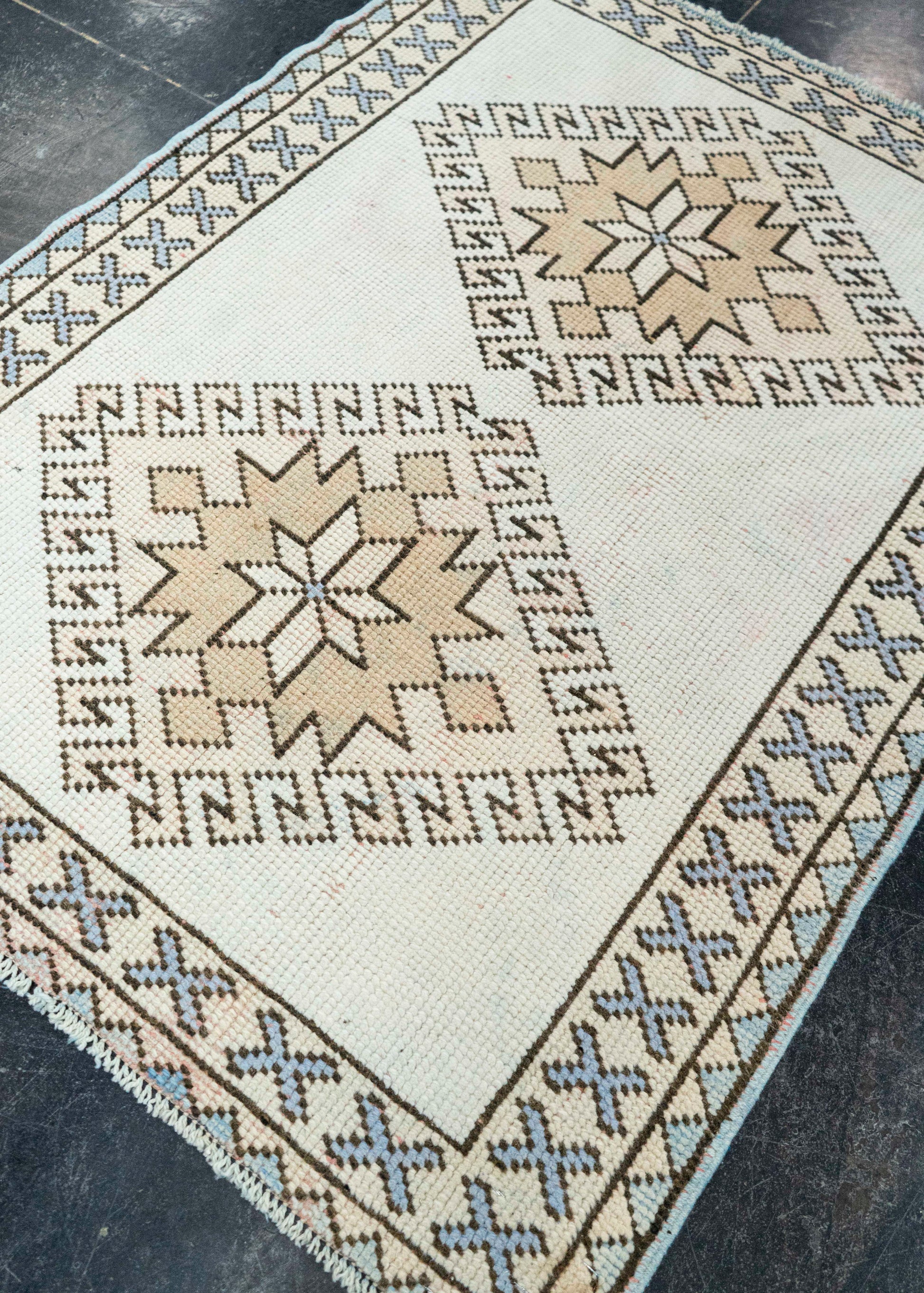 Turkish Vintage Rug  2'10" x 3'8" #21108
