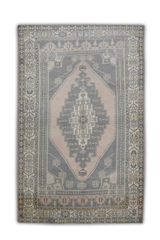 #454 Turkish Vintage Anatolian Rug  5' x 8'5"