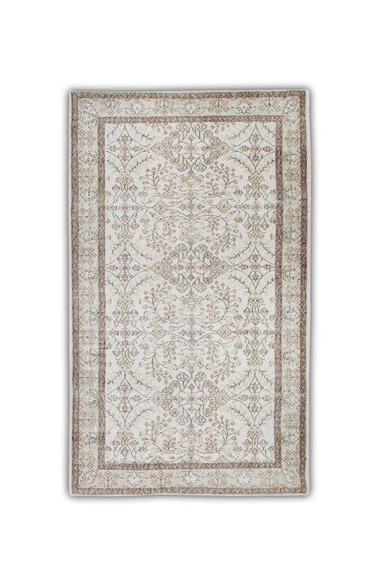 #6479 Turkish Vintage Anatolian Rug  5'3" x 8'9"